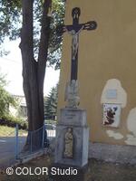 Kamenný kříž u kaple sv.Antonína